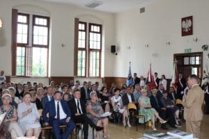 Powiatowe zakończenie roku szkolnego 2018/2019 Liceum Ogólnokształcące Nr I im. Jana Bażyńskiego w Ostródzie 3 Powitanie Pana Starosty 1