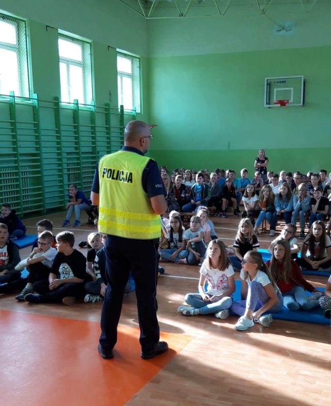 POLICJANCI Z WIZYTĄ W SZKOLE PODSTAWOWEJ NR 3 W OSTRÓDZIE 1 100 139138 E1567614598343