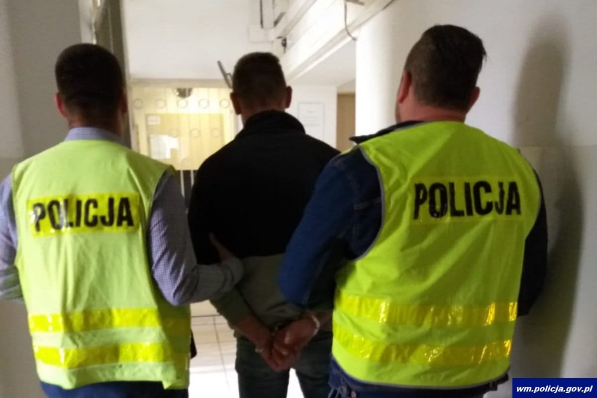 MORĄG: NAJPIERW UDERZYŁ I PRZEWRÓCIŁ POKRZYWDZONEGO, A POTEM ZABRAŁ MU PIENIĄDZE 2 32 140089