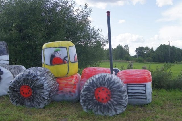 ROLNIK Z ŻONĄ I CIĄGNIKIEM ZAPRASZAJĄ NA DOŻYNKI W ŁUKCIE 2 69454282 1078403519217131 1940401370326630400 N