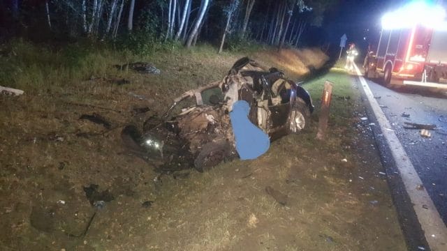 JEDNA OSOBA NIE ŻYJE W WYNIKU CZOŁOWEGO ZDERZENIA NA DRODZE KRAJOWEJ NR 16 4 A