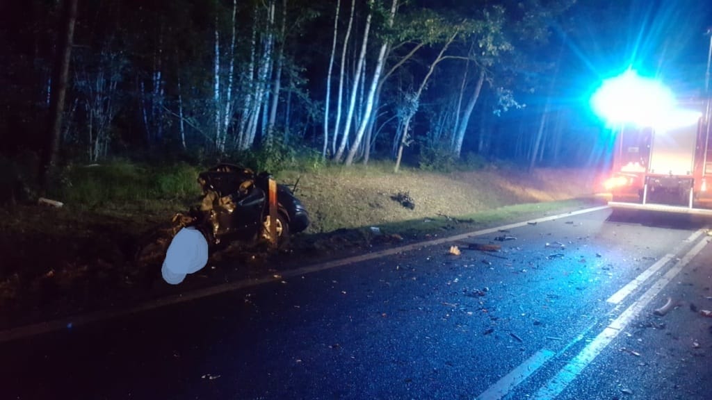 JEDNA OSOBA NIE ŻYJE W WYNIKU CZOŁOWEGO ZDERZENIA NA DRODZE KRAJOWEJ NR 16 5 D
