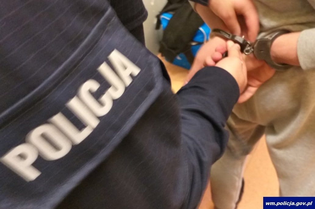 DWAJ OSTRÓDZIANIE TRAFILI DO ARESZTU ZA PRÓBĘ WYMUSZENIA ROZBÓJNICZEGO 1 32 143252