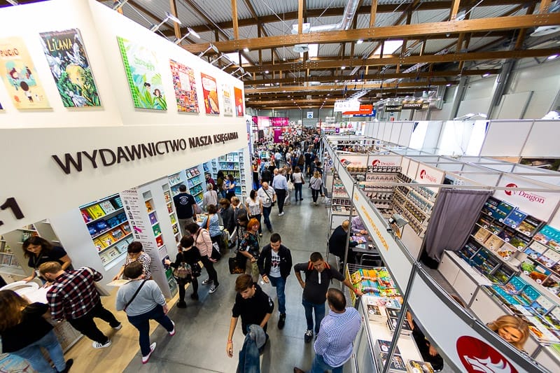 OSTRÓDZKI PISARZ DAWID RATAJCZAK NA MIĘDZYNARODOWYCH TARGACH KSIĄŻKI W KRAKOWIE 4 Targi Ksiazki Krakow 2019 Hala