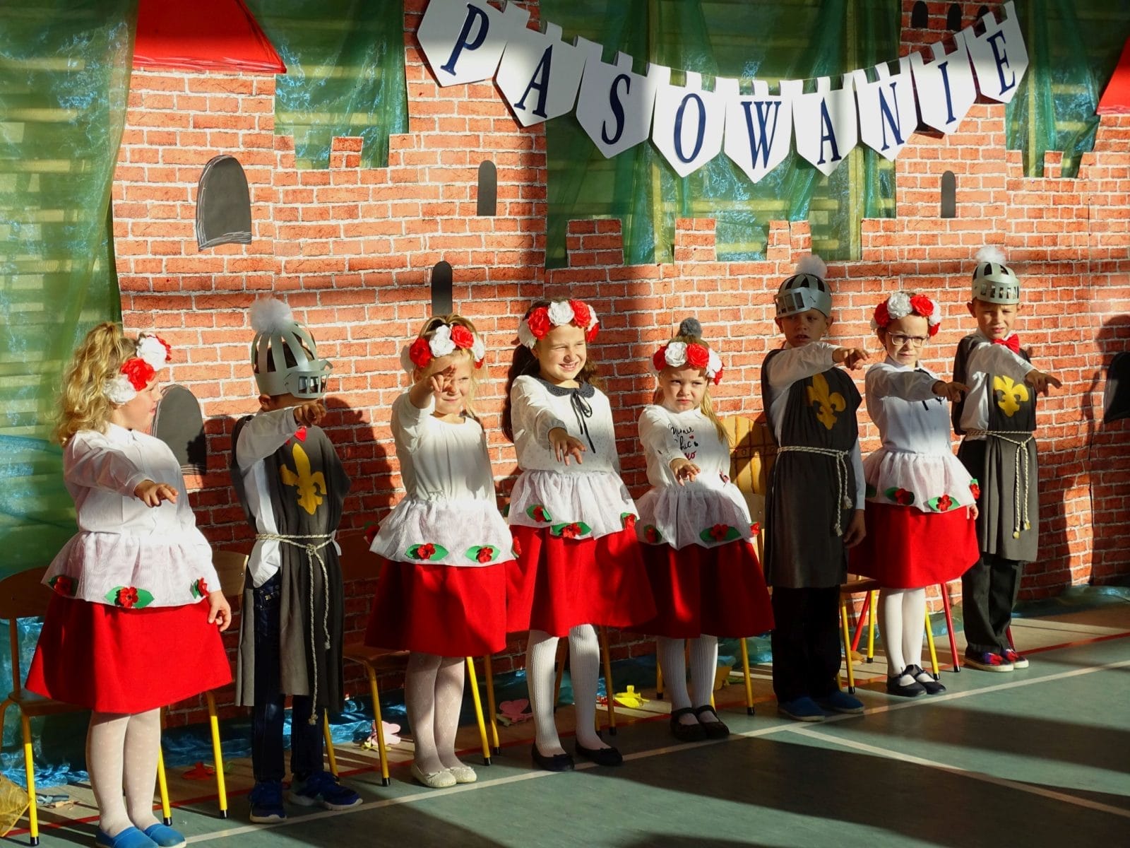 DZIEŃ EDUKACJI NARODOWEJ I PASOWANIE PIERWSZAKÓW W SZKOLE W DURĄGU 6 Lubowanie Pierwszoklasistów