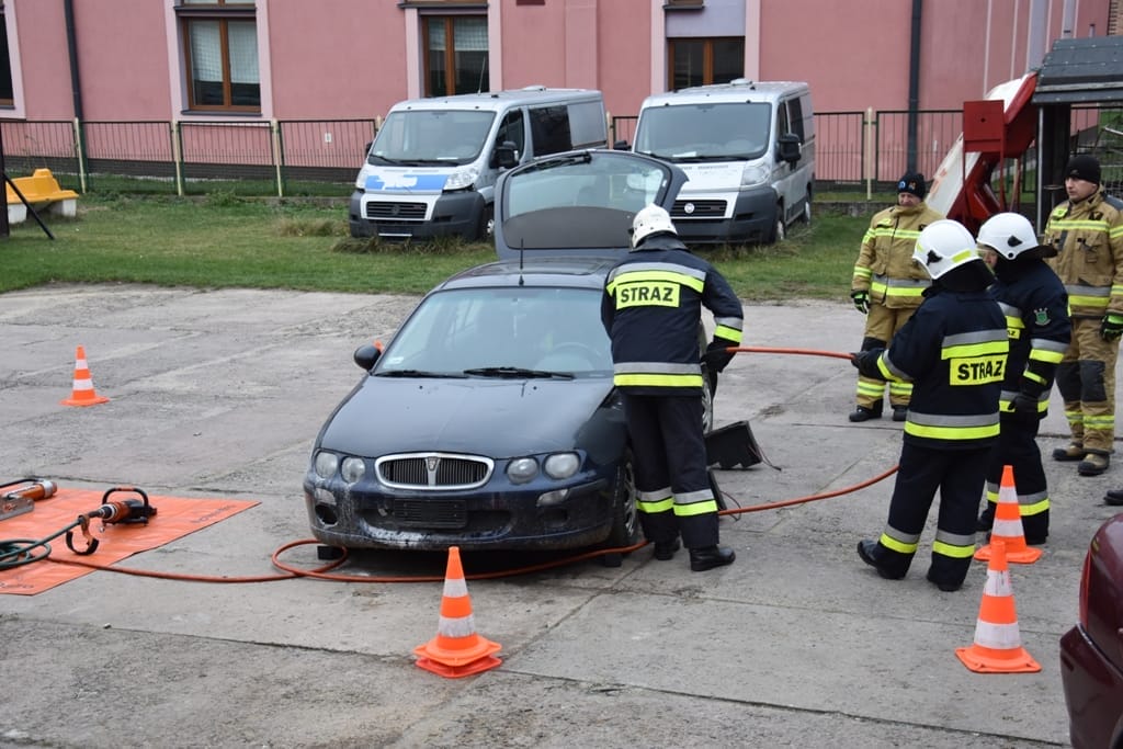 54 NOWYCH STRAŻAKÓW OSP Z UPRAWNIENIAMI RATOWNICZO-GAŚNICZYMI 8 Dsc 0041