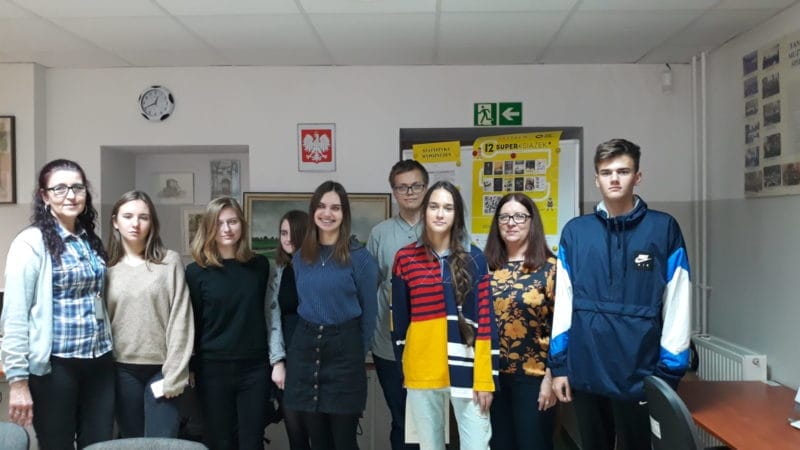 ”PAŹDZIERNIK MIĘDZYNARODOWYM MIESIĄCEM BIBLIOTEK SZKOLNYCH” W BAŻYNIAKU. 17 Laureaci konkursu czytelniczego e1573225567397