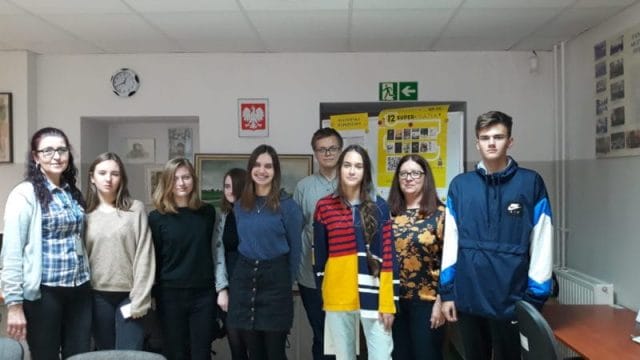 ”PAŹDZIERNIK MIĘDZYNARODOWYM MIESIĄCEM BIBLIOTEK SZKOLNYCH” W BAŻYNIAKU. 17 Laureaci konkursu czytelniczego e1573225567397