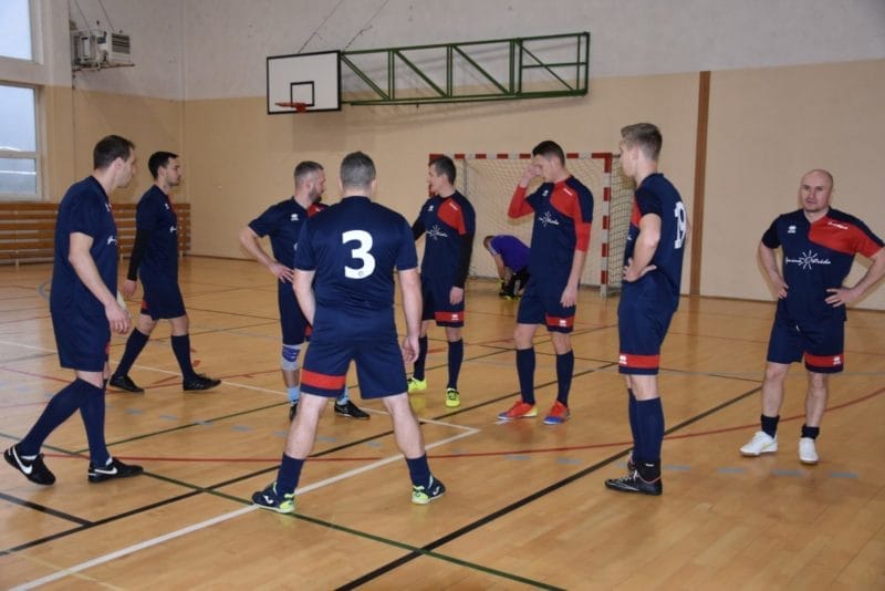 WYSTARTOWAŁA VIII EDYCJA GMINNEJ LIGI HALOWEJ O PUCHAR WÓJTA GMINY OSTRÓDA 17 09c40c4c9f7d3348f2b8458de38192f5 e1575282542303