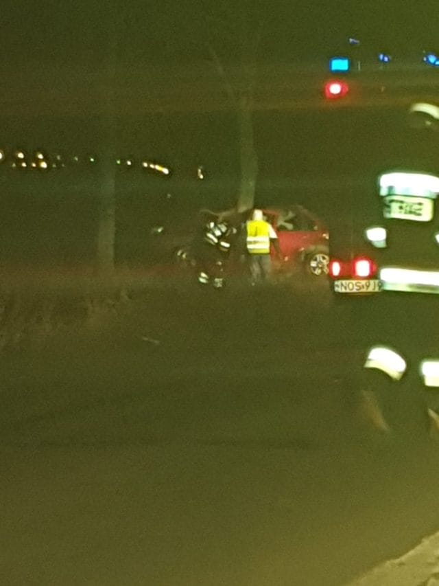 SAMOCHÓD UDERZYŁ W DRZEWO NA STAREJ SIÓDEMCE W GMINIE MIŁOMŁYN 2 79872492 798858890581632 3703492480491061248 N