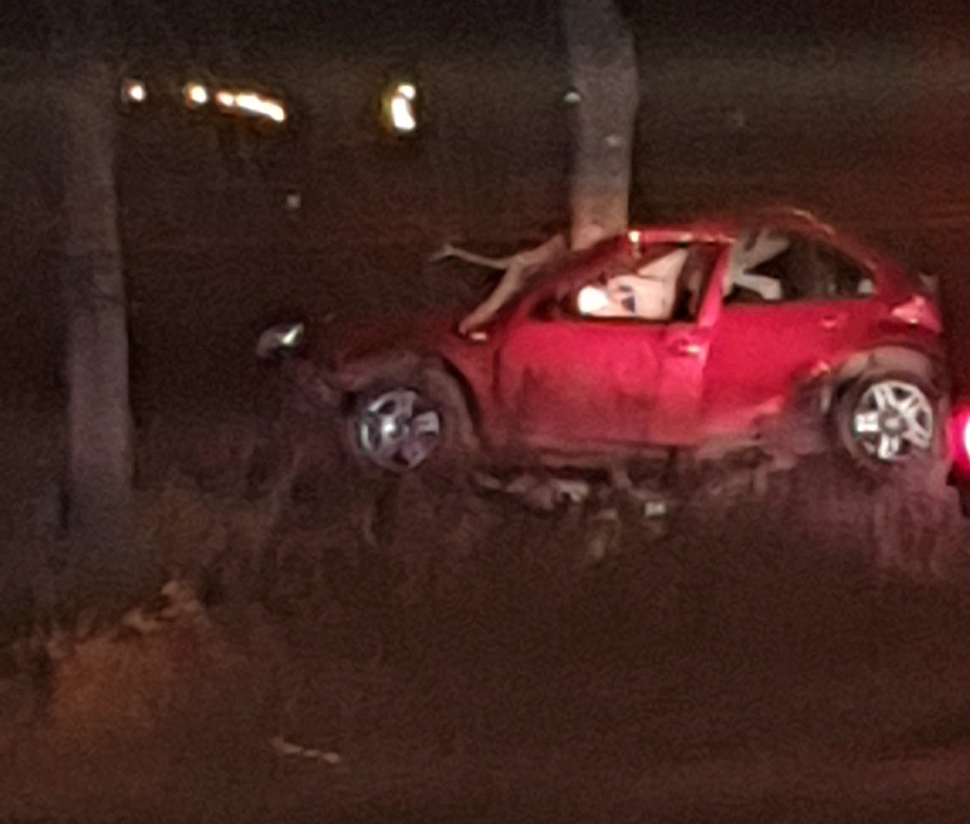 SAMOCHÓD UDERZYŁ W DRZEWO NA STAREJ SIÓDEMCE W GMINIE MIŁOMŁYN 1 81168563 606309850120643 2176413435309326336 N