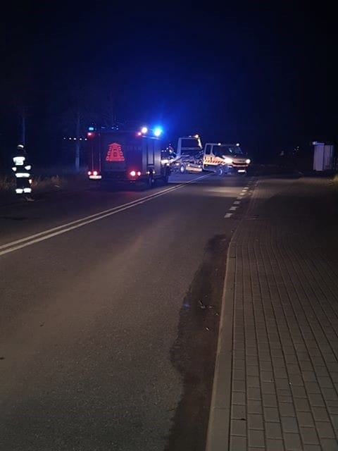 SAMOCHÓD UDERZYŁ W DRZEWO NA STAREJ SIÓDEMCE W GMINIE MIŁOMŁYN 5 81198170 1577340825739456 6915632962788655104 N