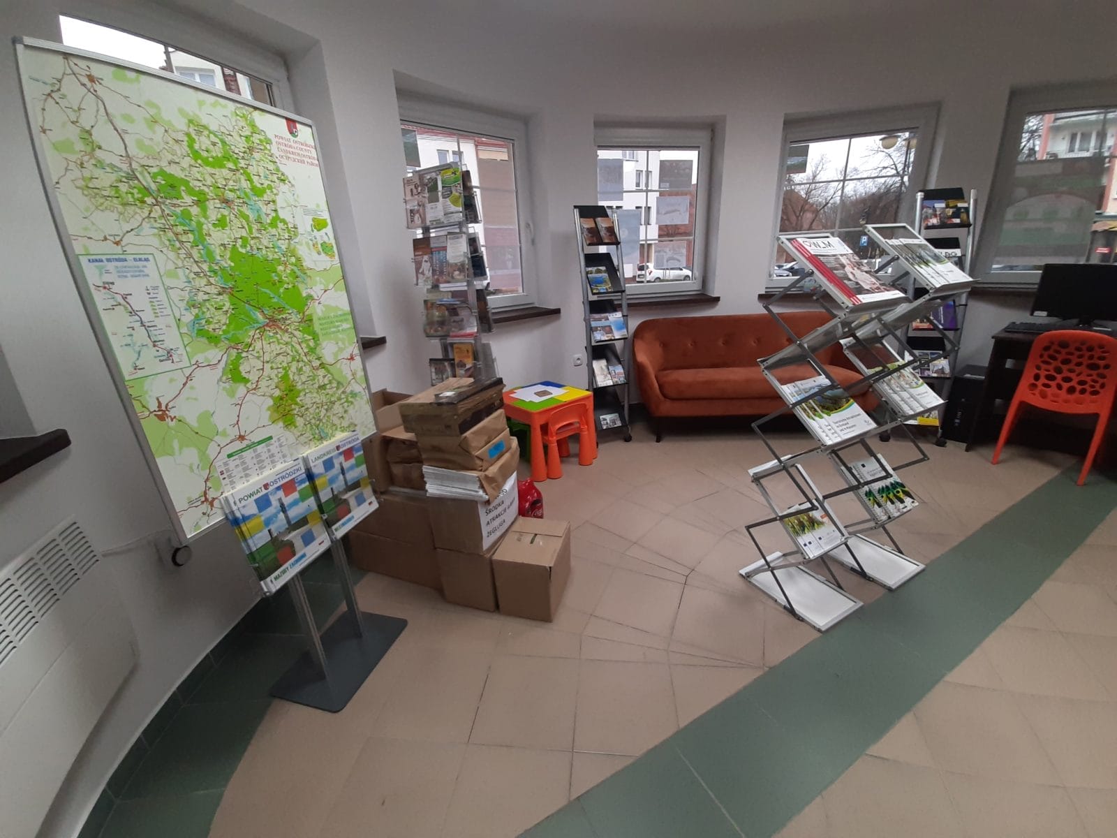 OSTRÓDZKA INFORMACJA TURYSTYCZNA W ODNOWIONEJ SIEDZIBIE SZYKUJE SIĘ DO SEZONU 1 20200129 094531