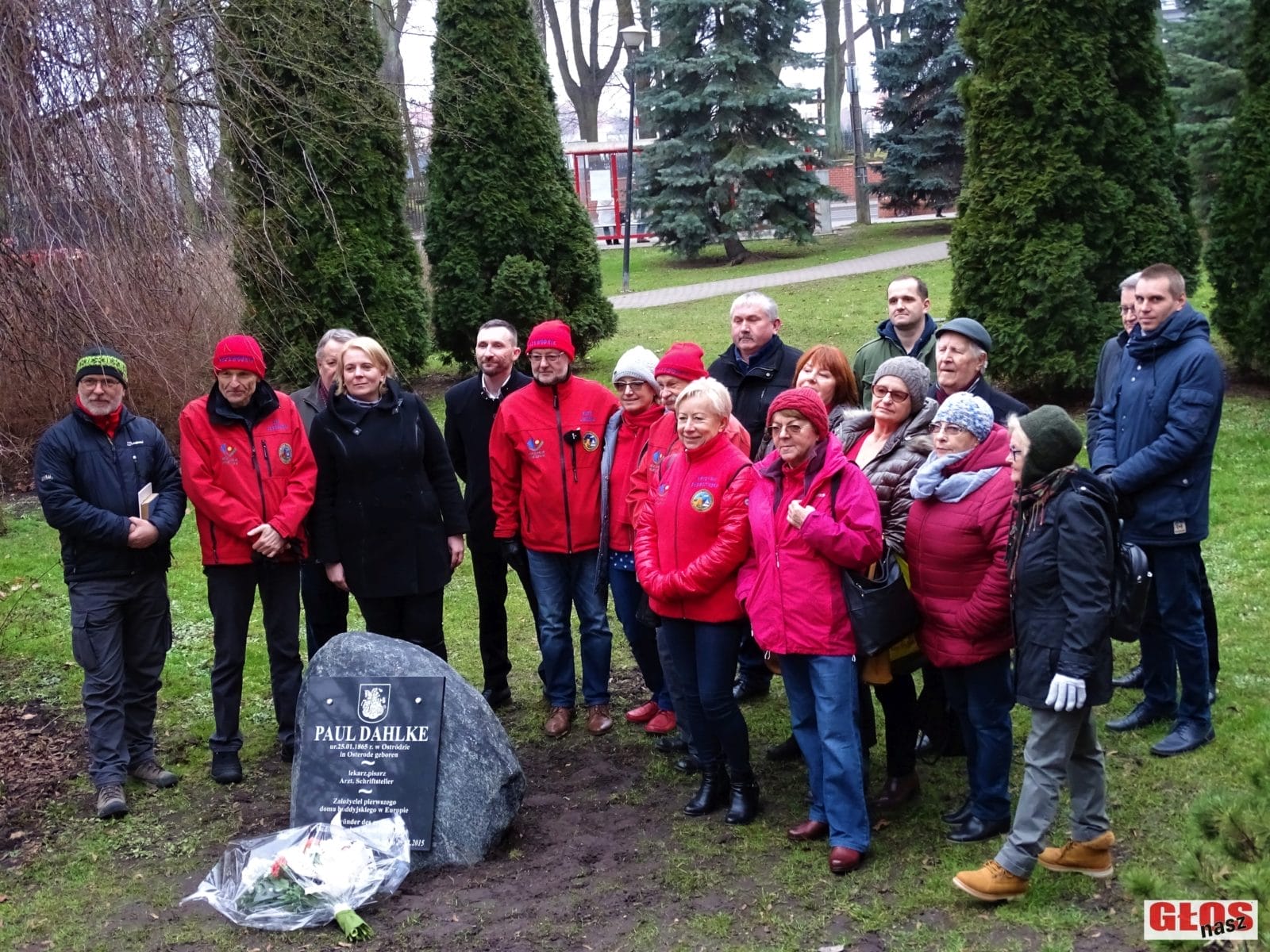 ODSŁONIĘTO ODNOWIONĄ TABLICĘ POŚWIĘCONĄ URODZONEMU W OSTRÓDZIE PAULOWI DAHLKE'MU 11 Dsc06804