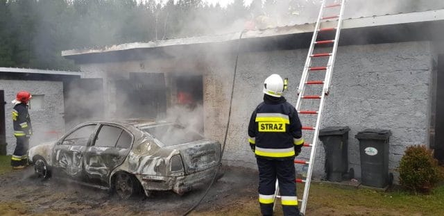 POŻAR SAMOCHODU I DACHU BUDYNKU GOSPODARCZEGO W SAMBORÓWKU (GMINA OSTRÓDA) 14 IMG 20200128 WA0004