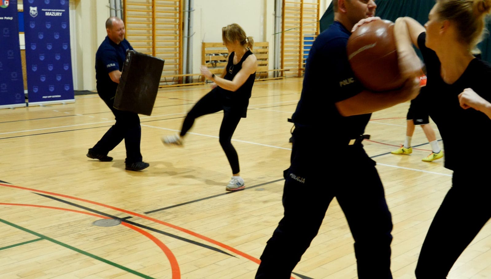 „BEZPIECZNA KOBIETA W GMINIE OSTRÓDA”- ZAJĘCIA Z SAMOOBRONY DLA KOBIET 2 100 149750