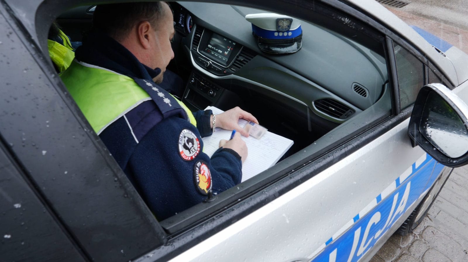 POLICYJNE PODSUMOWANIE WEEKENDU W POWIECIE - KOLIZJE I PIJANY KIEROWCA 1 100 150919 G