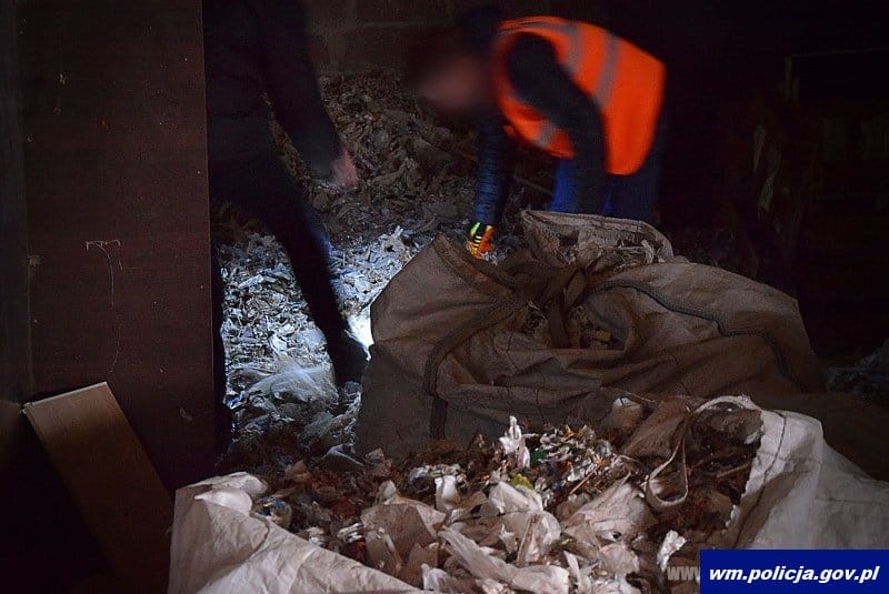 REGION: 220 TON NIELEGALNYCH ODPADÓW WRÓCI Z POLSKI DO WIELKIEJ BRYTANII (video) 3 32 149780