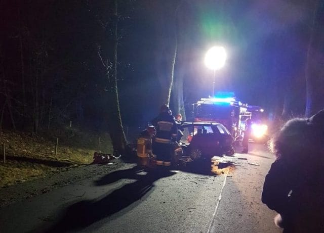 DWIE OSOBY ZGINĘŁY W WYPADKU, DWÓCH NIETRZEŹWYCH KIEROWCÓW I 8 KOLIZJI W POWIECIE 13 100 151739 g