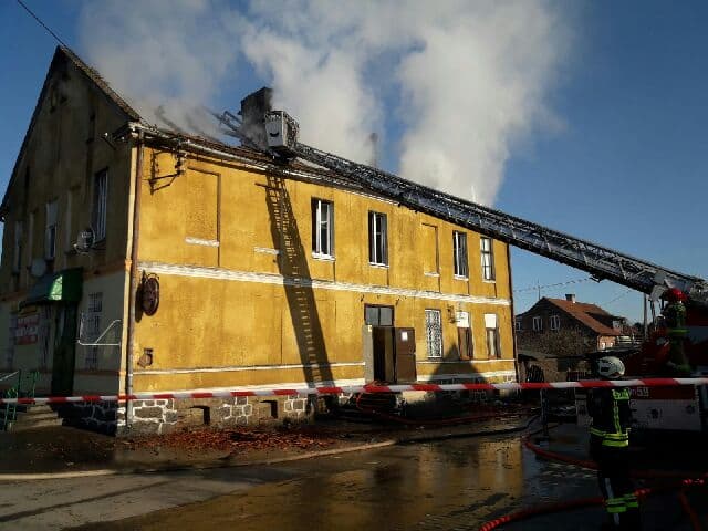 POŻAR DOMU W SŁONECZNIKU - 15 OSÓB, W TYM 8 DZIECI, STRACIŁO DACH NAD GŁOWĄ 3 90880728 2664371440450725 5206982530196045824 n