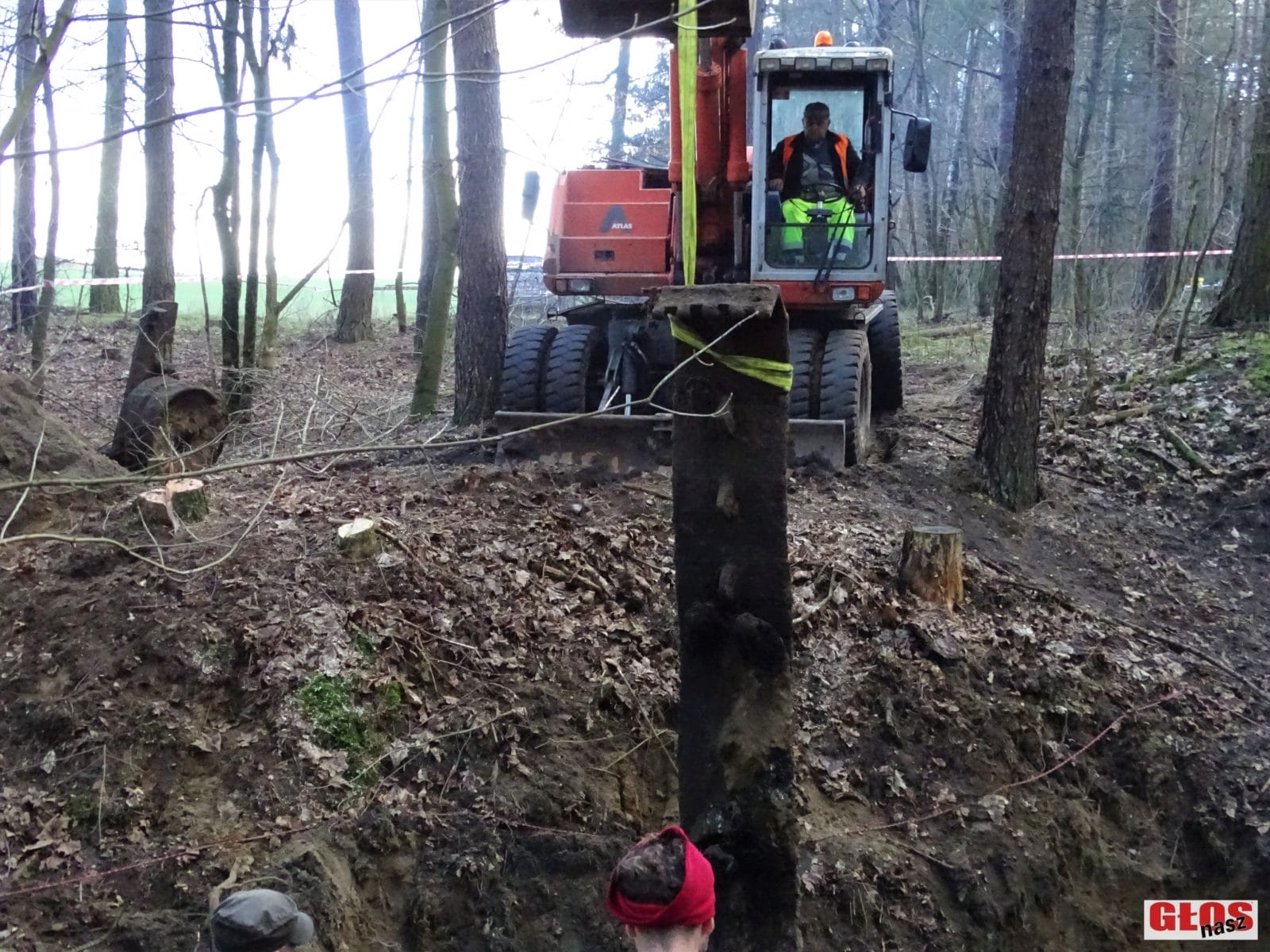 "POSZUKIWACZE HISTORII" WYDOBYLI KOŁO DĄBRÓWNA FRAGMENTY CZOŁGU T-34-85 21 Dsc08643