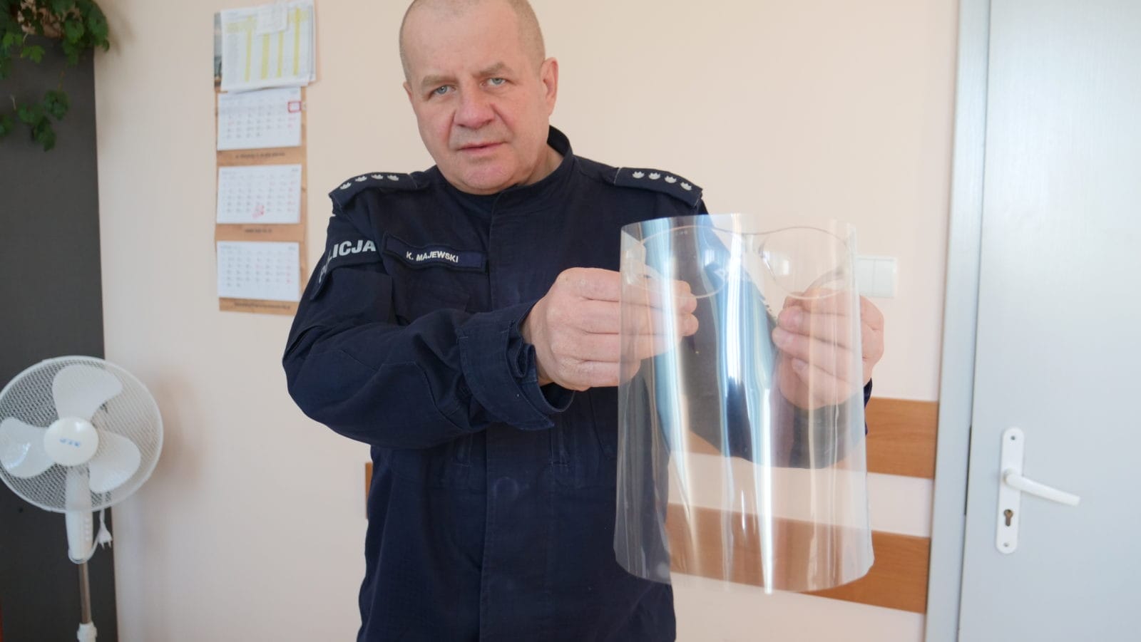 WŁASNORĘCZNIE ROBIONE PRZYŁBICE I ŚRODKI OCHRONY OD POLICJI W OSTRÓDZIE DLA SZPITALA 7 100 153232 G