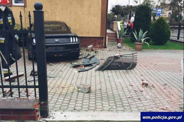 DRAMAT W REGIONIE! POTRĄCIŁ KOBIETĘ I BLIŹNIAKI W WÓZKU. DZIECI WALCZĄ O ŻYCIE 2 32 153721