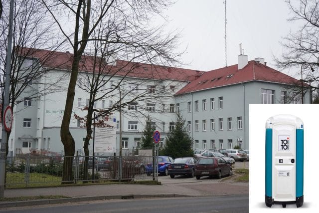 Z INICJATYWY RADNEGO PIOTRA DUDY POD SZPITALEM USTAWIONO TOI TOI DLA POLICJANTÓW 25 TOI