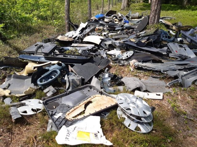 KTOŚ WYRZUCIŁ CZĘŚCI PO SAMOCHODACH DO LASU W NADLEŚNICTWIE STARE JABŁONKI! 4 105562282 1428621470679554 5606310824533236119 O