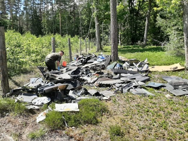 KTOŚ WYRZUCIŁ CZĘŚCI PO SAMOCHODACH DO LASU W NADLEŚNICTWIE STARE JABŁONKI! 3 105921969 1428621520679549 8312174814294125873 O