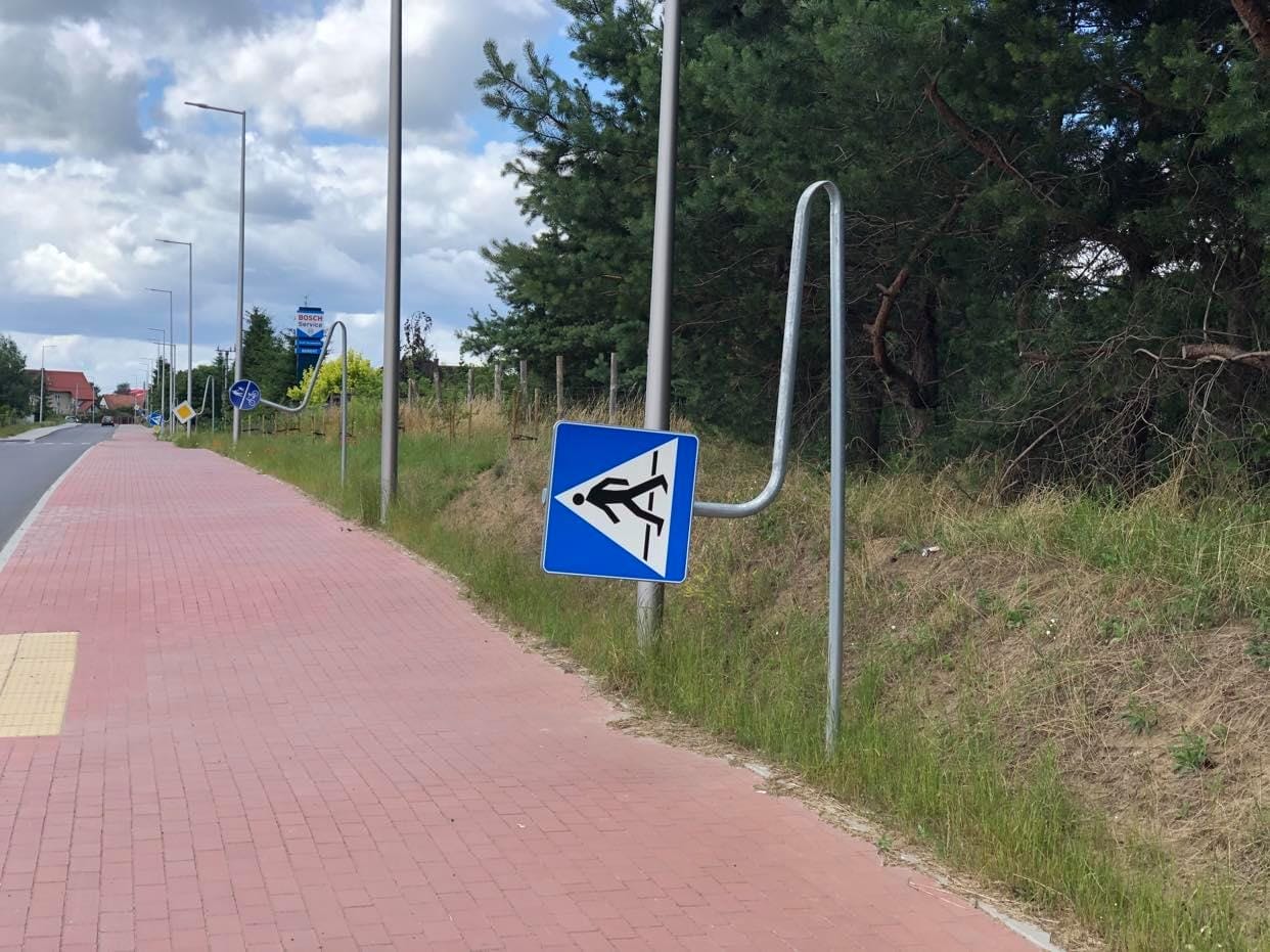 ZNÓW ZNISZCZONO ZNAKI DROGOWE NA UL. PLEBISCYTOWEJ 13 107447543 2591257291088018 8594621895733395561 n