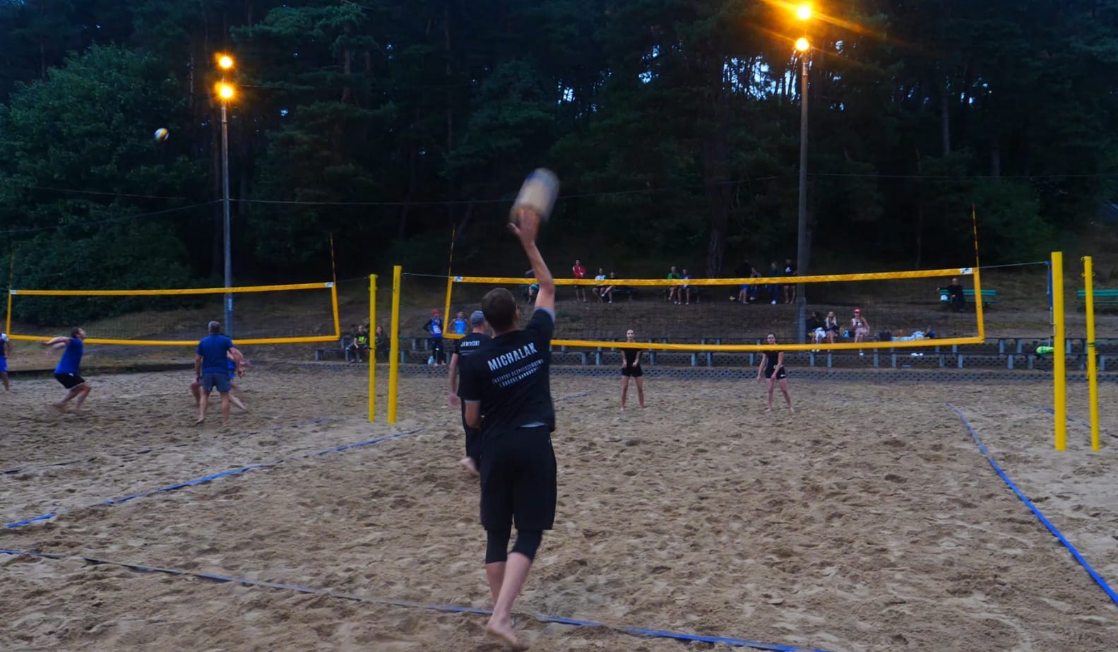 PKS MAZURY I OSTRÓDZCY PRAWNICY NAJLEPSI W NOCNYM TURNIEJU SIATKÓWKI SŁUŻB MUNDUROWYCH I RATOWNICZYCH 8 100 160184 G