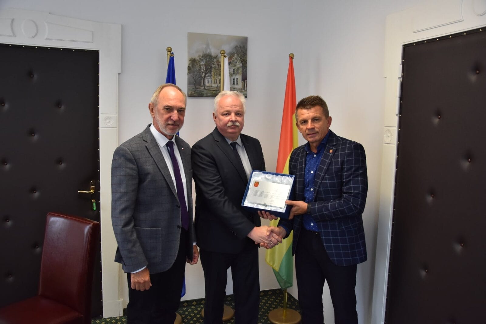 120396968 3311233055638855 2429475988819912761 O