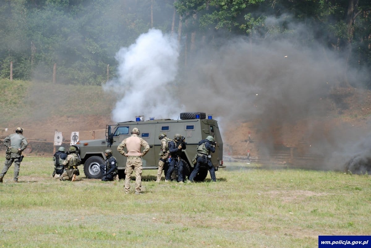POLICYJNI KONTRTERRORYŚCI Z KRAJU DOSKONALILI SWOJE UMIEJĘTNOŚCI M.IN. W OSTRÓDZIE (VIDEO) 6 32 160475