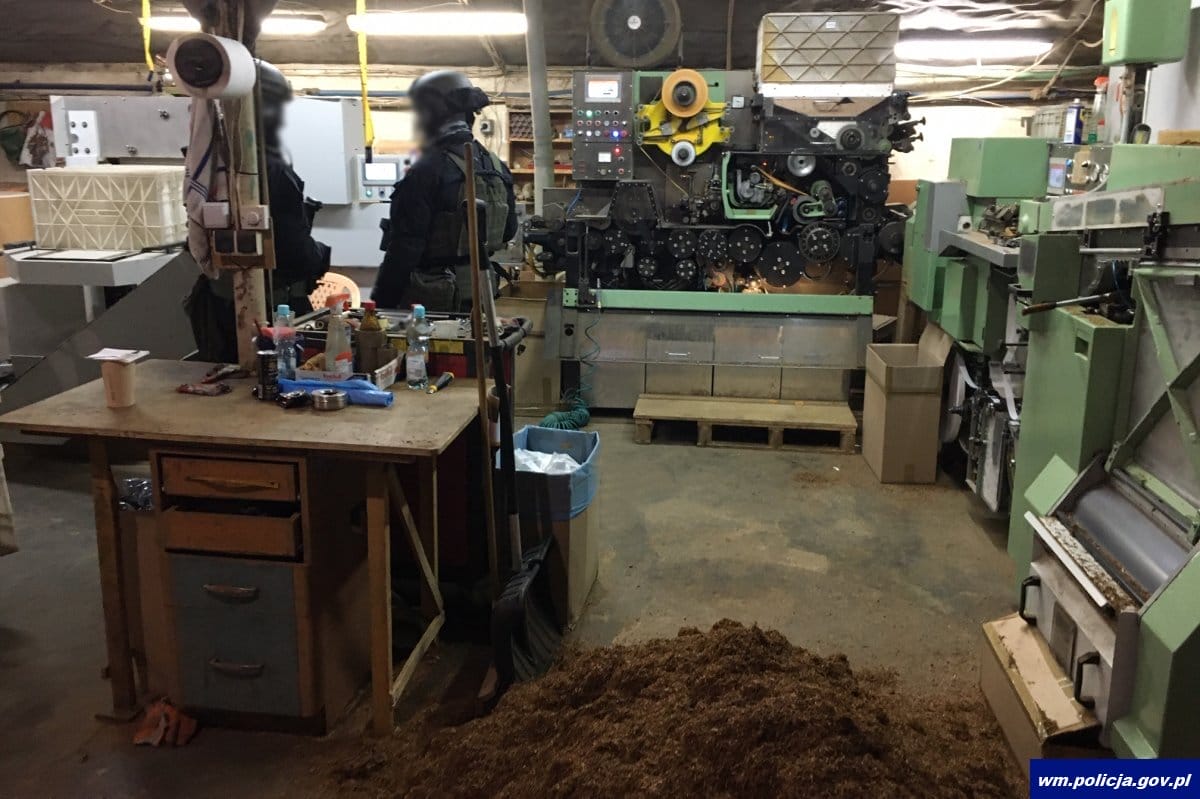 15 MLN PAPIEROSÓW, 111 TON TYTONIU I SUSZU W NIELEGALNEJ FABRYCE POD OLSZTYNEM (VIDEO + FOTO) 3 32 161736