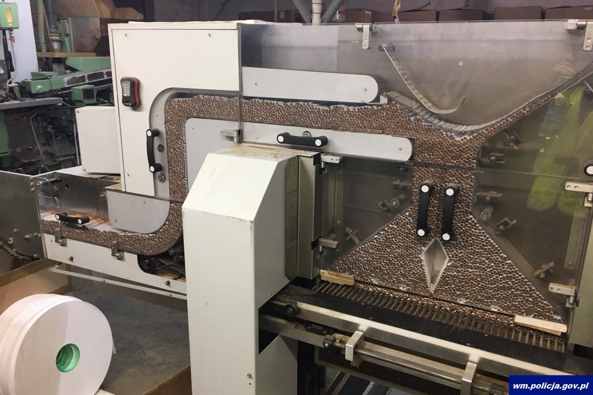 15 MLN PAPIEROSÓW, 111 TON TYTONIU I SUSZU W NIELEGALNEJ FABRYCE POD OLSZTYNEM (VIDEO + FOTO) 4 32 161738