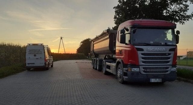 REJESTROWALI JAZDĘ NA CUDZYCH KARTACH TACHOGRAFU - ZATRZYMANO ICH KOŁO MIŁOMŁYNA 13 Kontrola czas pracy 18.09.2020 Nr1