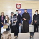 SABESTIAN GRABOWSKI ZE SZKOŁY W MIŁAKOWIE NAJLEPSZY W ARCHIDIECEZJALNYM KONKURSIE BIBIJNYM 4 E9F4Ec2A 4F28 40Fb A081 Ec455209A61A