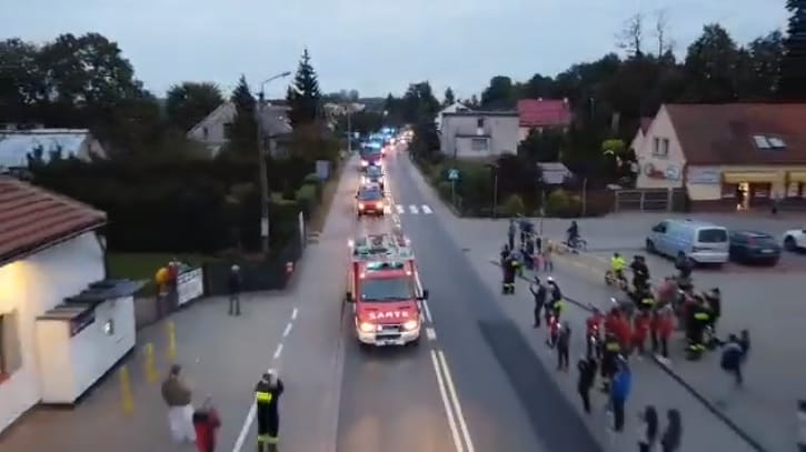 KRÓLEWSKIE POWITANIE NOWEGO SAMOCHODU STRAŻACKIEGO W OSP SAMBOROWO (VIDEO) 5 Sam1