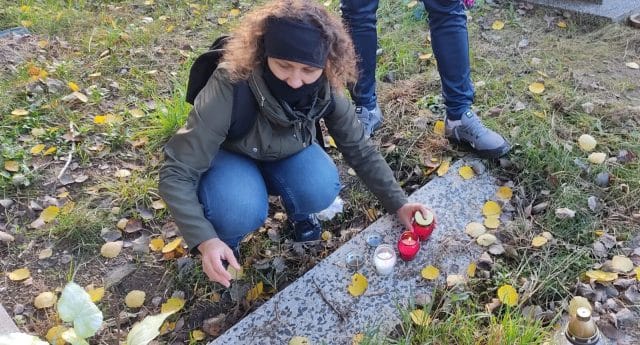 AKCJA "ZNICZ PAMIĘCI" W SZKOLE PODSTAWOWEJ NR 5 IM. JANUSZA KORCZAKA W OSTRÓDZIE 4 1604299272319