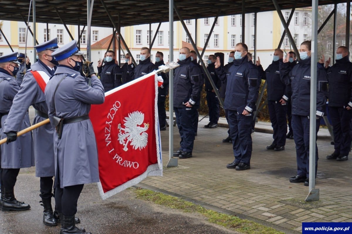 45 NOWYCH POLICJANTOW NA WARMII I MAZURACH - TRAFIĄ M.IN. DO KOMENDY W OSTRÓDZIE 8 32 164879