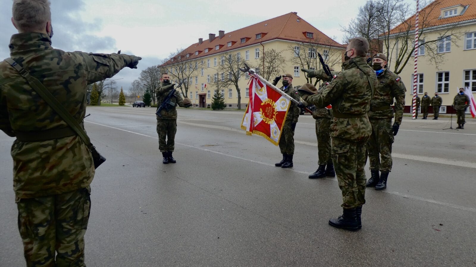WOT: DZIŚ W MORĄGU PADŁY SŁOWA: "JA, ŻOŁNIERZ WOJSKA POLSKIEGO PRZYSIĘGAM..." 13 P1100649