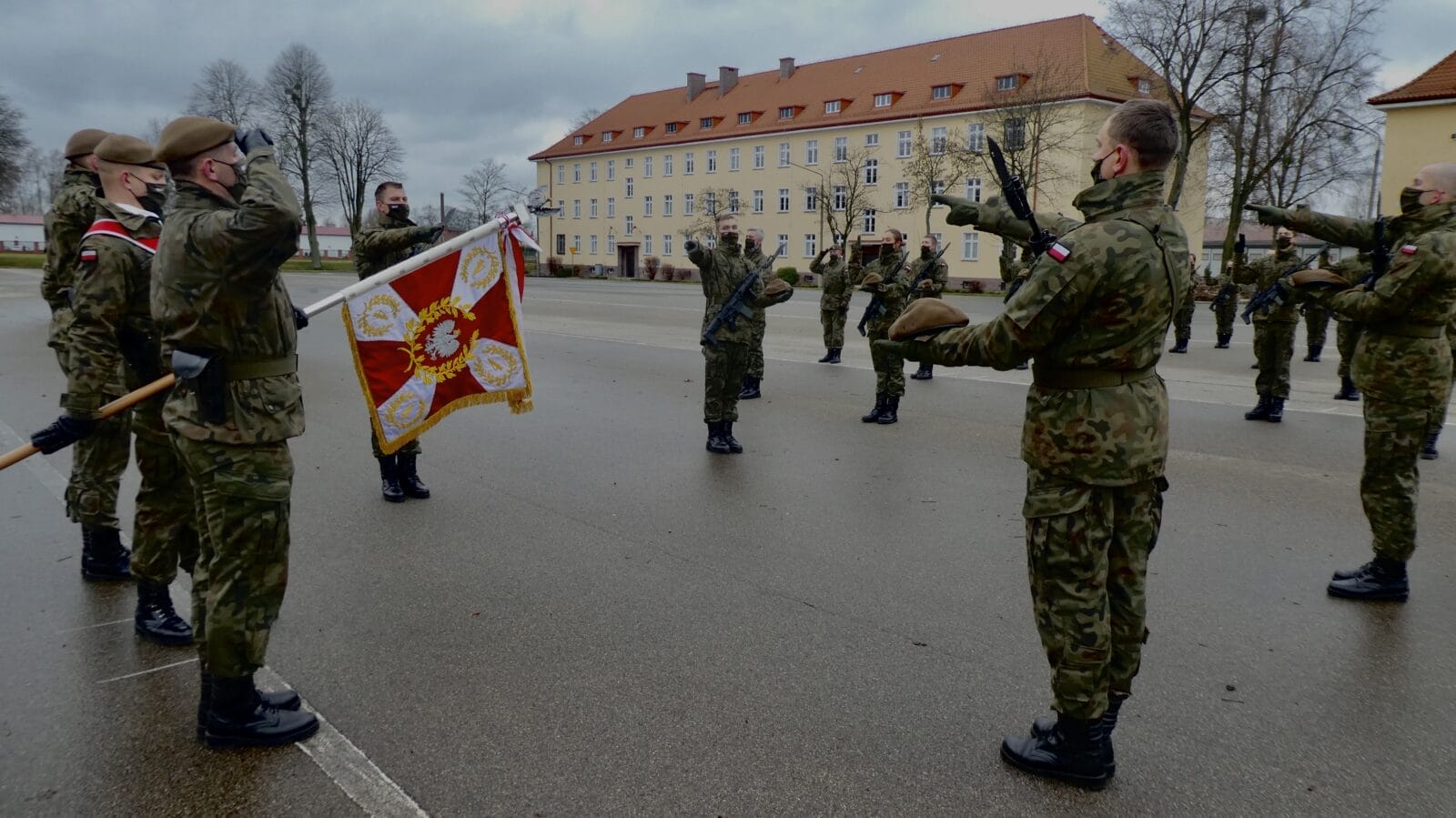 WOT: DZIŚ W MORĄGU PADŁY SŁOWA: "JA, ŻOŁNIERZ WOJSKA POLSKIEGO PRZYSIĘGAM..." 10 P1100653