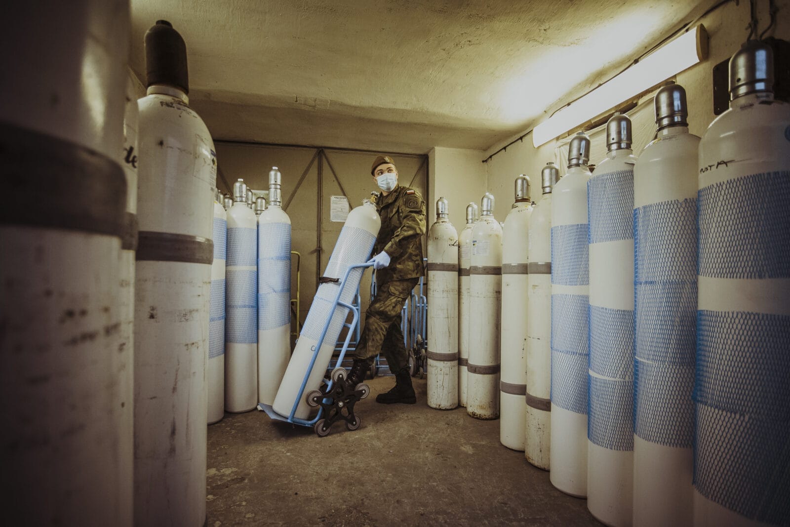 ŻOŁNIERZE WOT ZAOPATRUJĄ SZPITALE Z REGIONU W TLEN 7 N3A6712