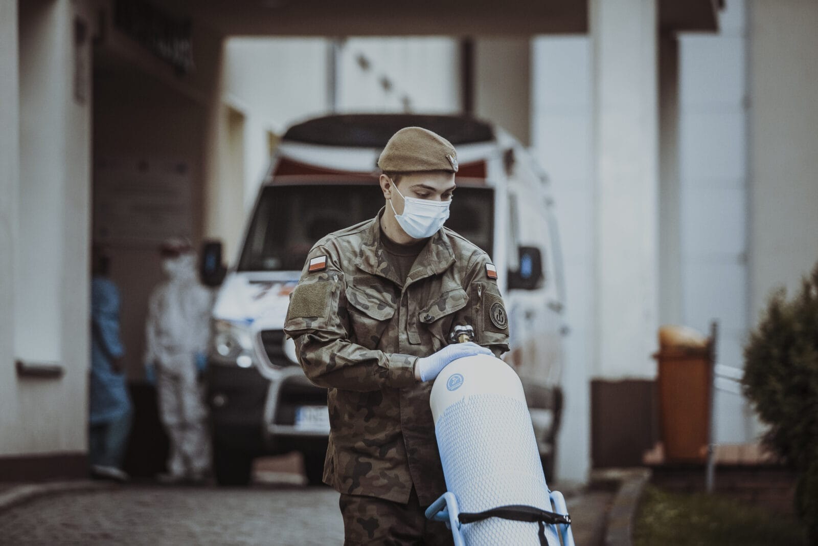 ŻOŁNIERZE WOT ZAOPATRUJĄ SZPITALE Z REGIONU W TLEN 8 N3A6884