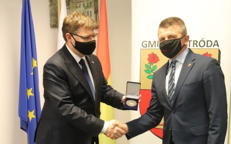 3D664Cceedaf15Ebfbc406F8Db273E6C 1