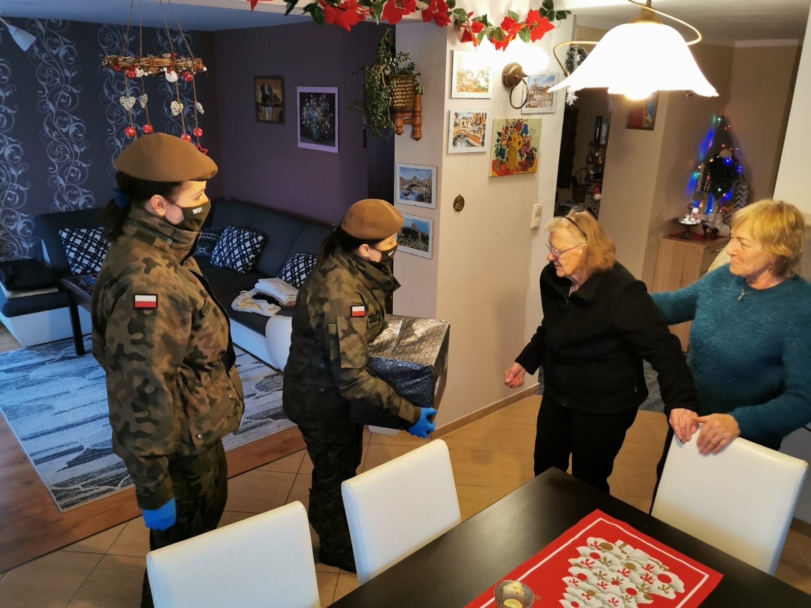 TERYTORIALSI Z MORĄGA NA ŚWIĄTECZNYM POSTERUNKU 5 Img 20201222 115803 4