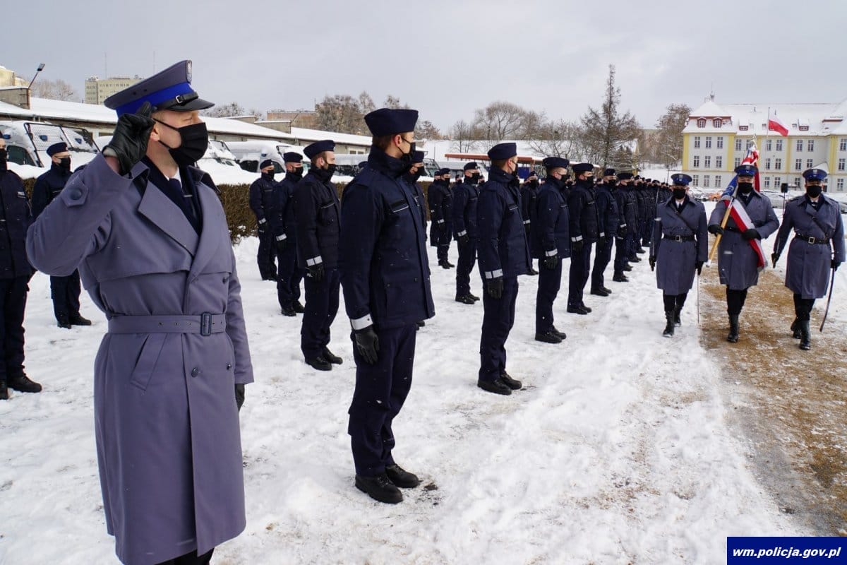 80 NOWYCH POLICJANTÓW NA WARMII I MAZURACH. TRAFIĄ TAKZE DO KOMENDY W OSTRÓDZIE 6 32 167565