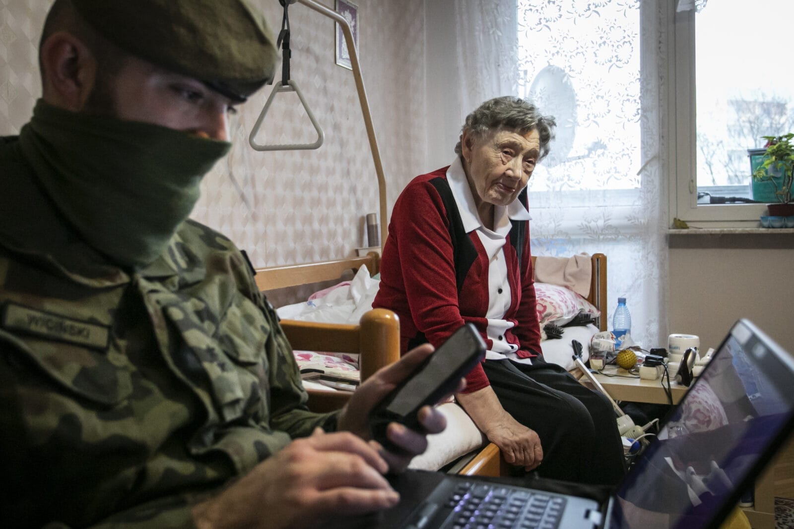 TERYTORIALSI WSPIERAJĄ SENIORÓW W SZCZEPIENIACH 4 N3A1223