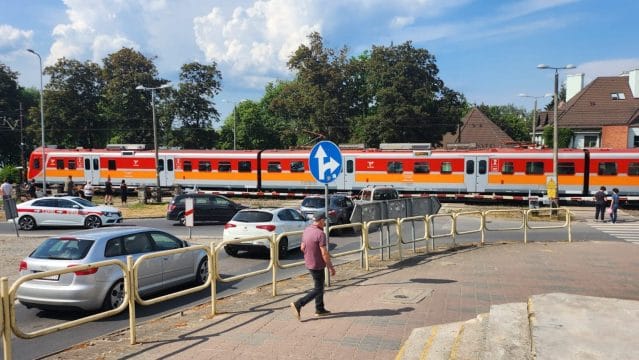 Koniec utrudnień na przejazdach kolejowych w Ostródzie 13 przejazxd kolejowy pociag